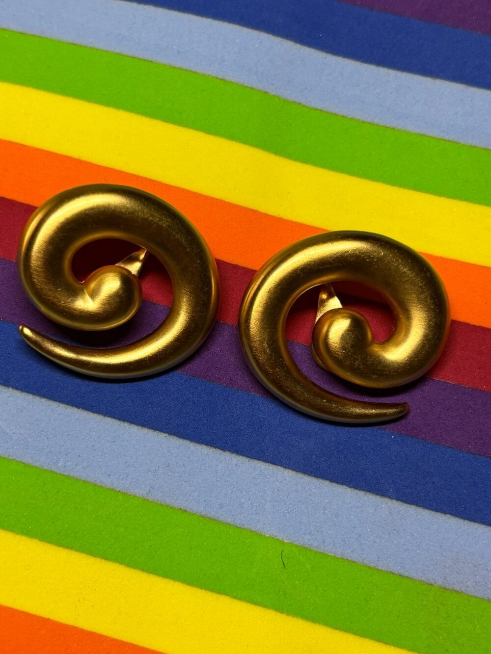 Vintage Signed Monet Gold Swirl Clip on Earrings